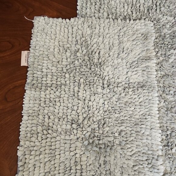 Juicy Couture 2 mats bath fuzzy Light Gray Bath Mats - Picture 4 of 15